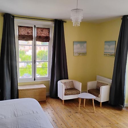 Le Voltaire Bed and Breakfast Airvault Εξωτερικό φωτογραφία