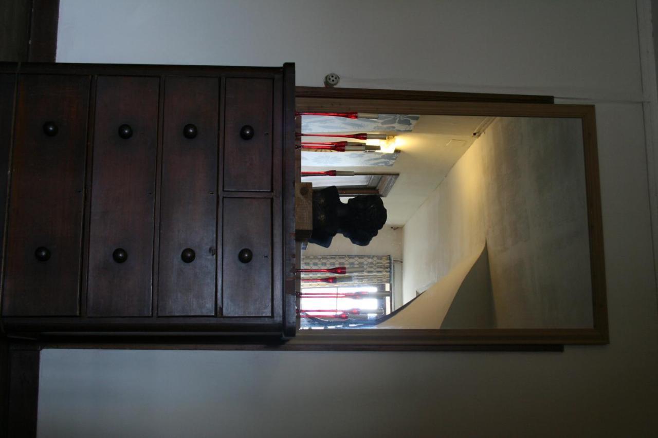 Le Voltaire Bed and Breakfast Airvault Εξωτερικό φωτογραφία