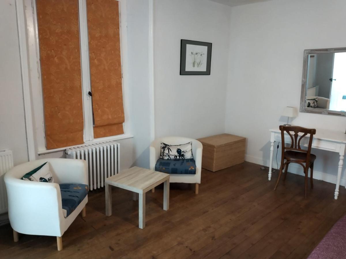 Le Voltaire Bed and Breakfast Airvault Εξωτερικό φωτογραφία