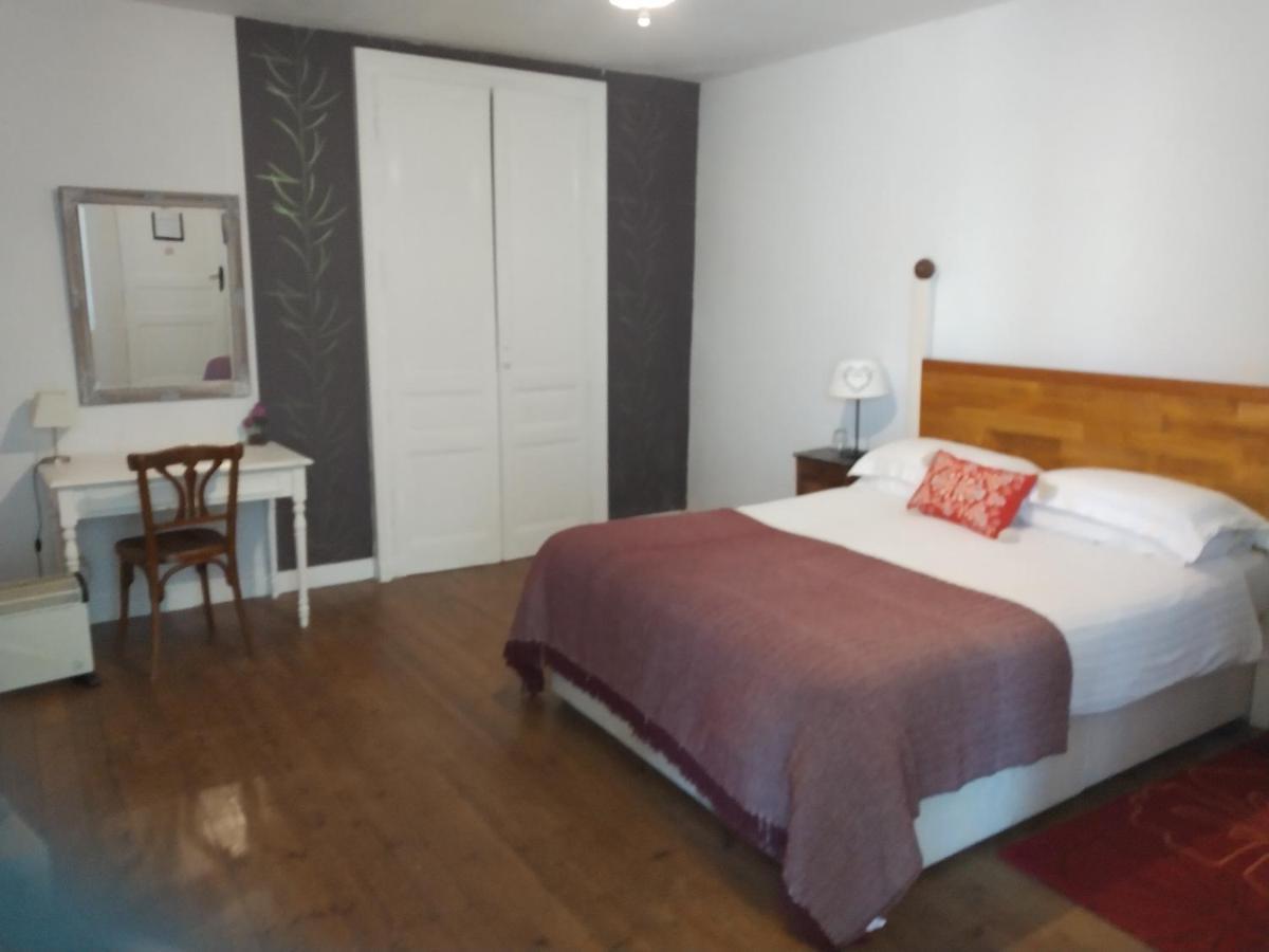 Le Voltaire Bed and Breakfast Airvault Εξωτερικό φωτογραφία