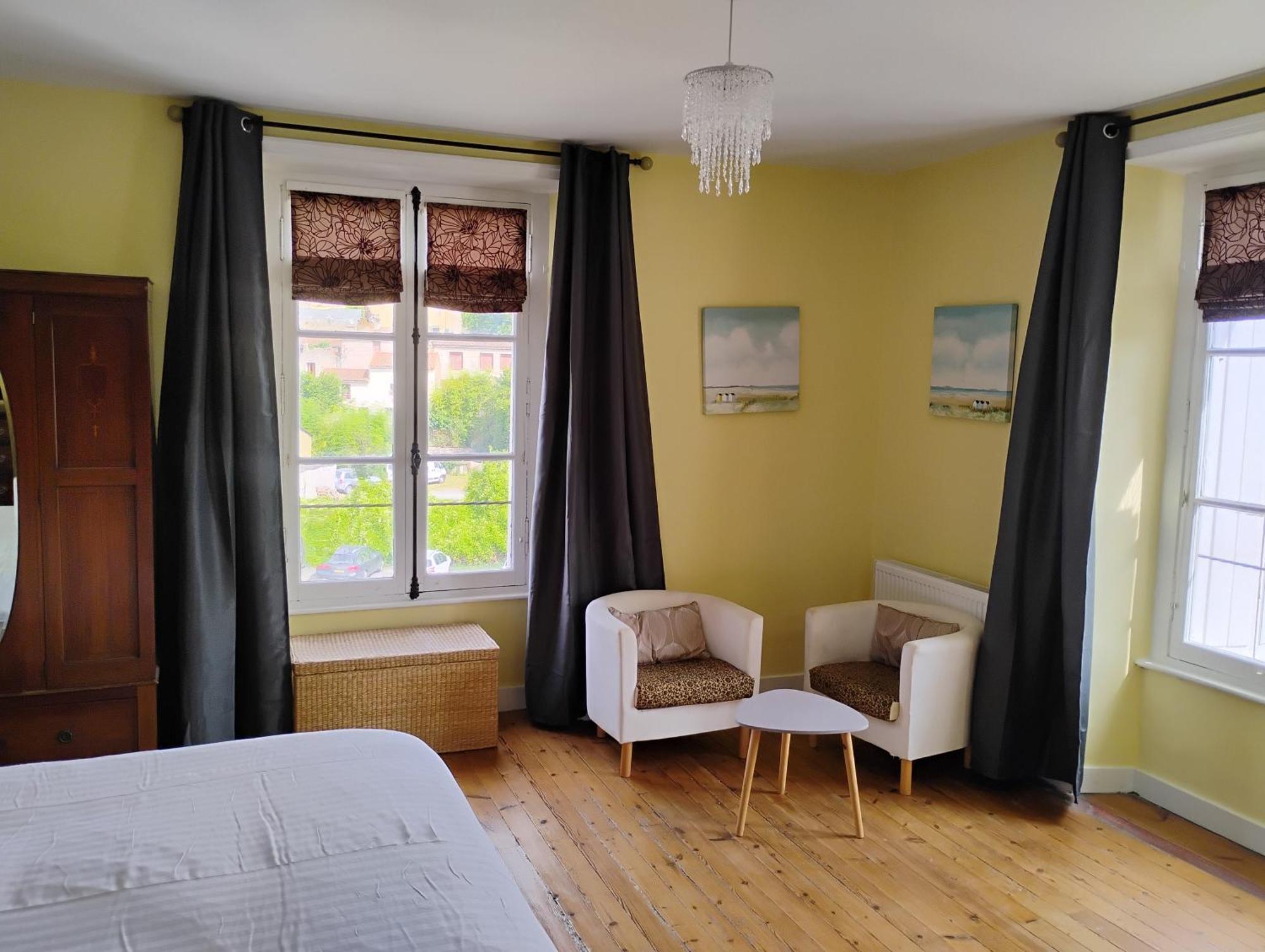 Le Voltaire Bed and Breakfast Airvault Εξωτερικό φωτογραφία