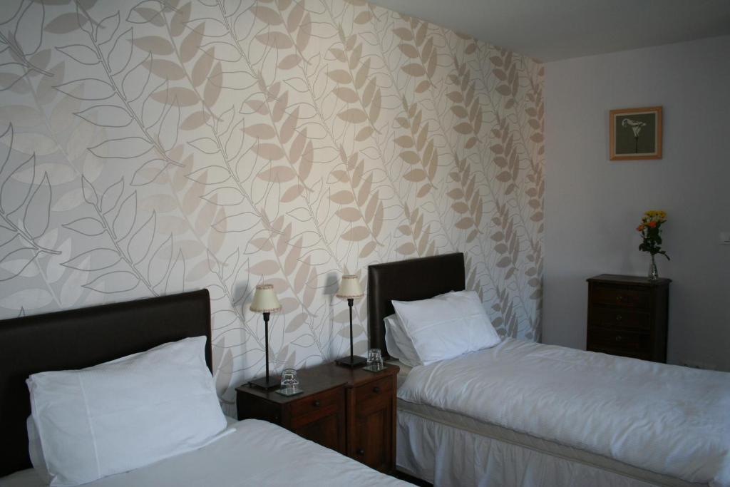 Le Voltaire Bed and Breakfast Airvault Δωμάτιο φωτογραφία